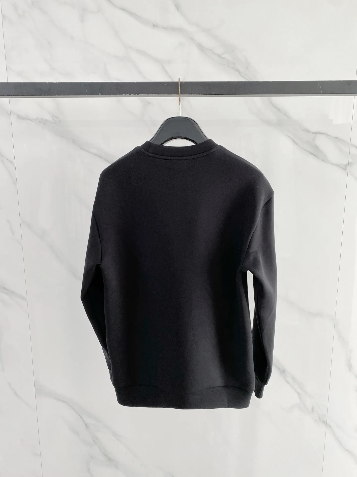 27 Moncler 2026 New Arrival ， ， Quality ， ， ， ， 、 ， 。 ：White、Black Sizes：S-XL